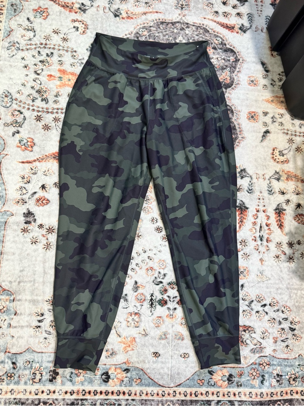 Old Navy Active High-Waist Camouflage Jogger Pants - Olive Camo